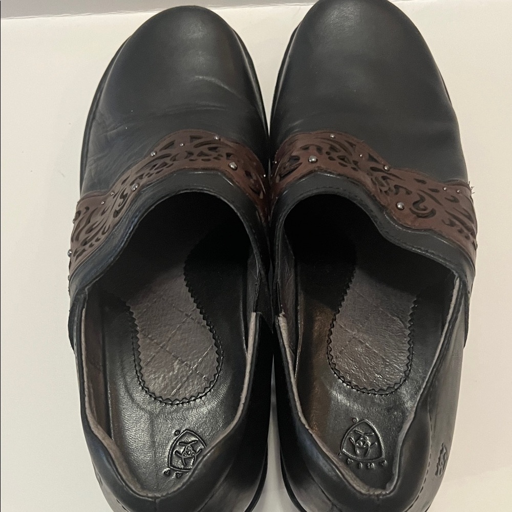 Ariat Tambour leather Women's Black clogs with a brown laser-cut overlay
Sz 8.5 - Picture 5 of 14